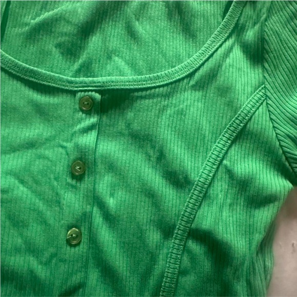 Timing Green Ribbed Button-Up Crop Top - Picture 3 of 4